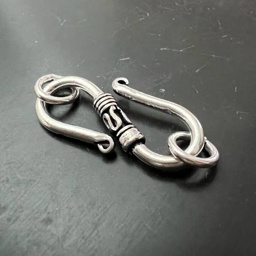 2 x versilberter Kupfer S-Haken-Verschluss, geschwärzt - E7