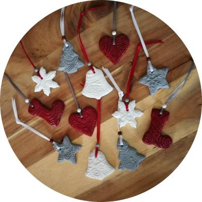 Christbaumschmuck 12 Anhänger Weihnachten | rot weiß grau | 5 -5,5 cm