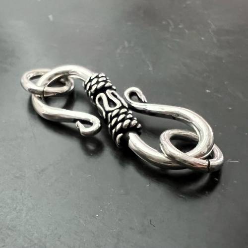 2 x versilberter Kupfer S-Haken-Verschluss, geschwärzt - E6
