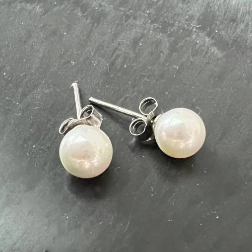Ohrstecker aus Muschelkern und 925 Silber, weiß - F16