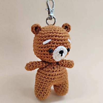 Süßer gehäkelter Bär, Teddybär Anhänger “Toby”, Schlüsselanhänger Amigurumi, gehäkeltes Tier, Glücksbringer, Natur