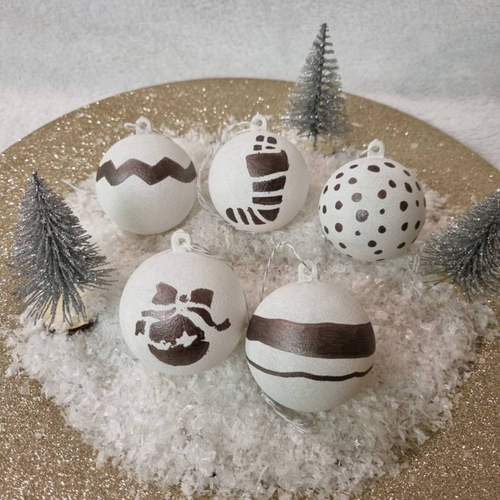 Weihnachtskugeln aus Acryl in Weiß, handbemalt, 5 Stück
