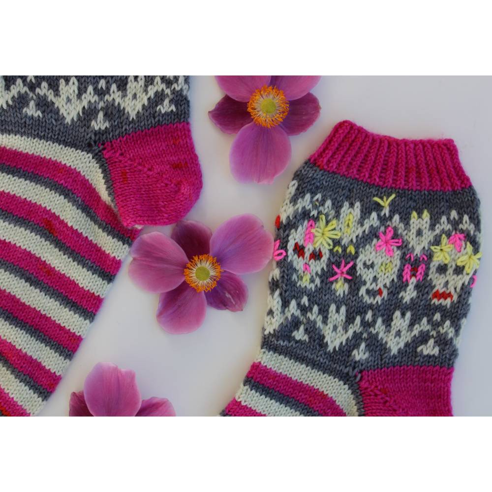 Anleitung: Dead Can Dance - Socken mit Totenkopf und Fledermaus Bild 10