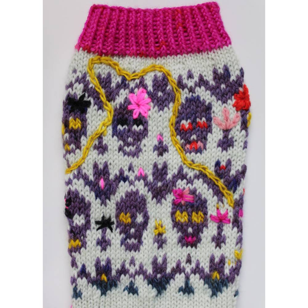 Anleitung: Dead Can Dance - Socken mit Totenkopf und Fledermaus Bild 2