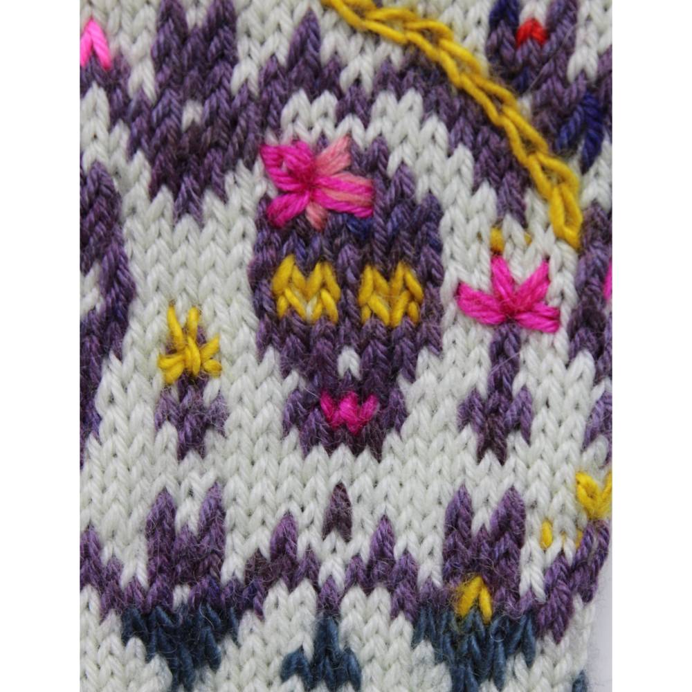 Anleitung: Dead Can Dance - Socken mit Totenkopf und Fledermaus Bild 4