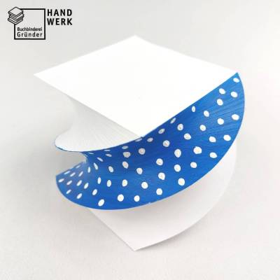 Zettelblock, weiß blau Punkte, Abreißblock, gedreht, Notizblock 8,5 x 8,5 cm
