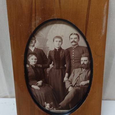 wunderschöner Holz - Bilderrahmen mit Familienfoto 1860 - Rückseite mit Historie