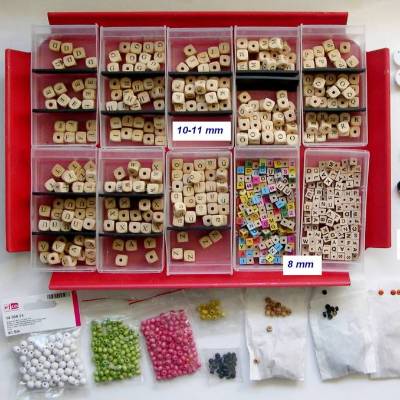 Holzperlen Konvolut – Motivperlen, Buchstaben, Sternzeichen, Blumen & mehr mit Loch, Holz-Buchstaben Konvolut Holzperlen
