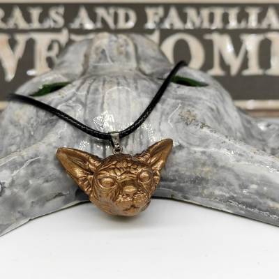 Halskette mit Sphynx Katze Anhänger aus Keramik, Gothic Schmuck, okkulte Halsschmuck