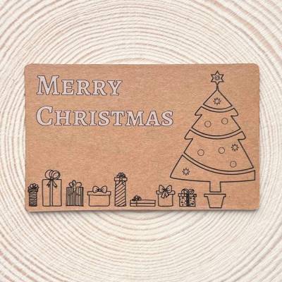 Visitenkarten mit personalisiertem Design auf Kraftpapier - Geschenkkarten und Business-Karten mit präziser Gravur