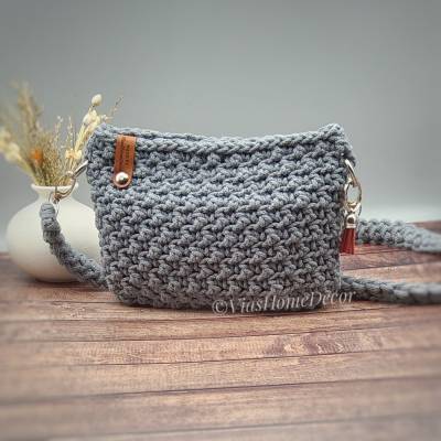 Häkeltasche mit Gurt & Magnetknopf – 2 Größen, handmade