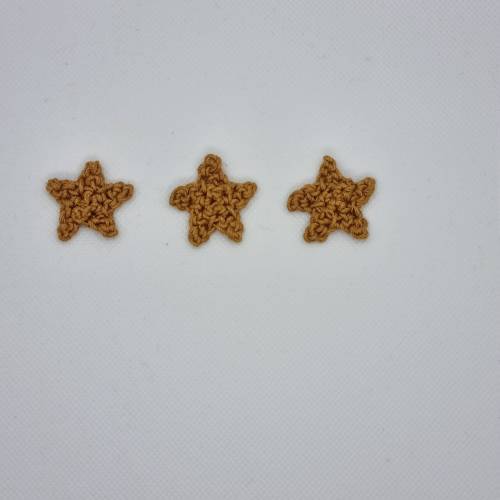 Streudeko für Weihnachten und Advent, gehäkelte kleine Sterne in Braun