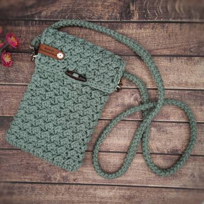 Große gehäkelte Handytasche mit Taschengurt & Knebelknopf – in über 30 Farben wählbar