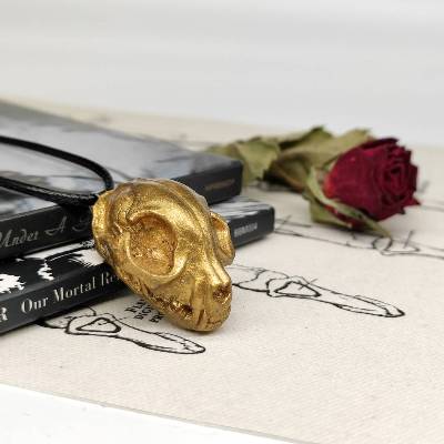 Halskette mit Katzenschädel Anhänger aus Keramik, Katzenschädel Replik, Gothic Schmuck, okkulter Halsschmuck
