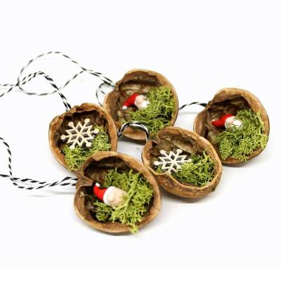 Baumschmuck Walnuss Wichtel und Schneeflocke 5 Stück 4.38 EURO/Stück Weihnachtsbaumschmuck handgemacht holz Nussschalen