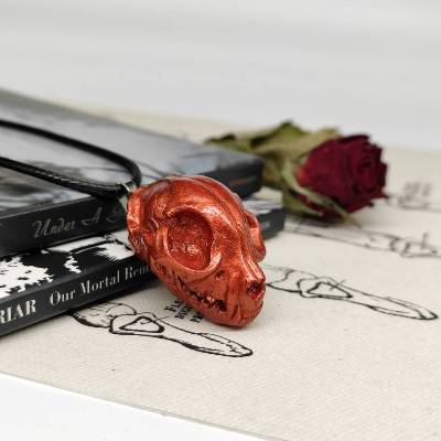 Halskette mit Katzenschädel Anhänger aus Keramik, Katzenschädel Replik, Gothic Schmuck, okkulter Halsschmuck