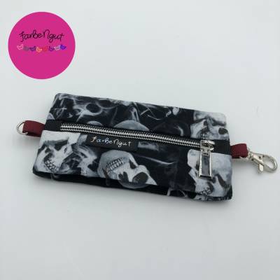 Krimskram-Tasche Totenköpfe im Rauch-Design – Stylisch, praktisch & robust