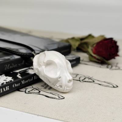 Halskette mit Katzenschädel Anhänger aus Keramik, Katzenschädel Replik, Gothic Schmuck, okkulter Halsschmuck