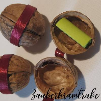 Walnußkalender Glück im Säckchen 24 mit Sprüchen, Segenswünschen oder Zitaten gefüllte Walnüsse für Advent im Jutesack