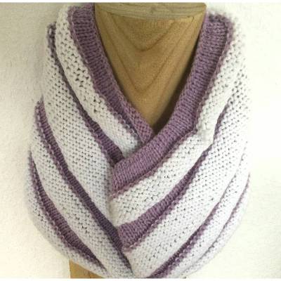 Loopschal Schlauchschal in flieder-weiß handgestrickt von Hobbyhaus