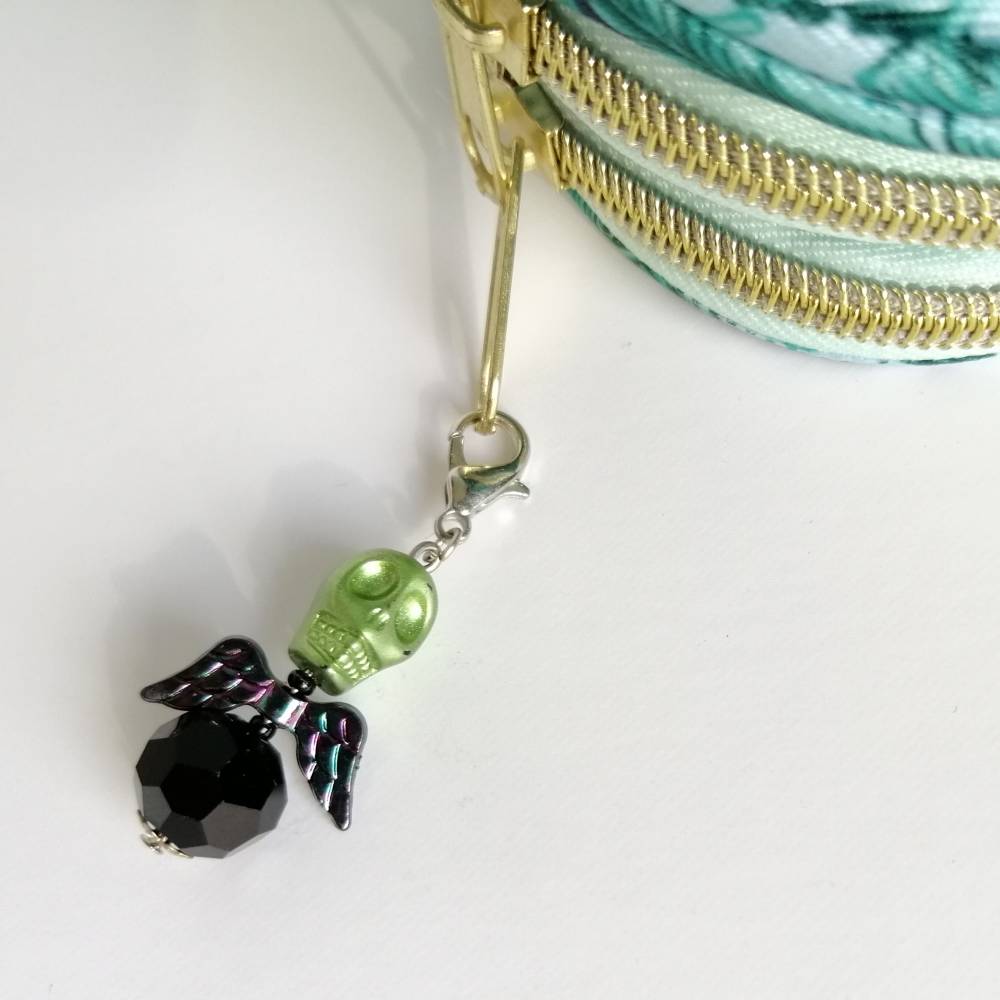 Außergewöhnlicher Schutzengel mit Totenkopf-Perle als Anhänger für deinen Schlüssel oder deine Tasche Bild 3