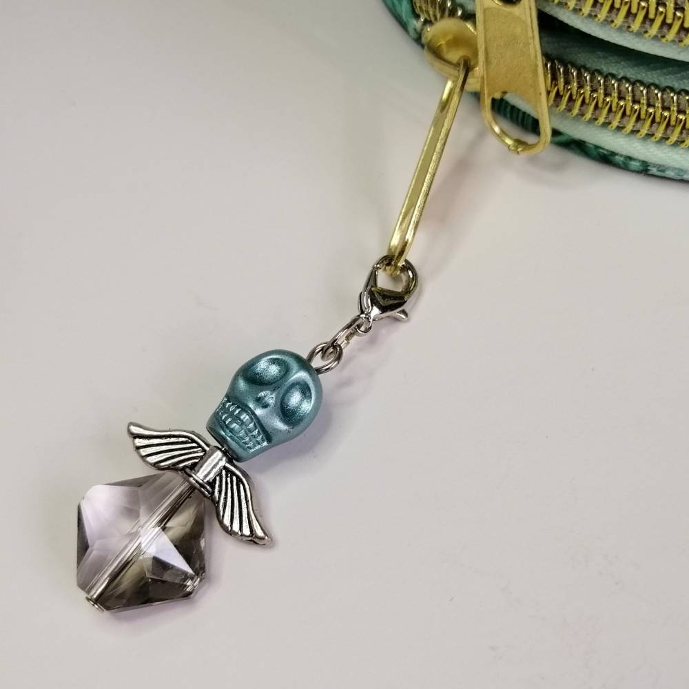 Außergewöhnlicher Schutzengel mit Totenkopf-Perle als Anhänger für deinen Schlüssel oder deine Tasche Bild 1