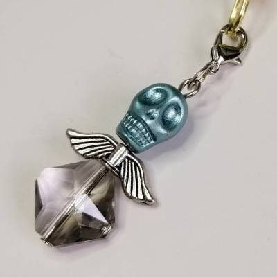 Außergewöhnlicher Schutzengel mit Totenkopf-Perle als Anhänger für deinen Schlüssel oder deine Tasche