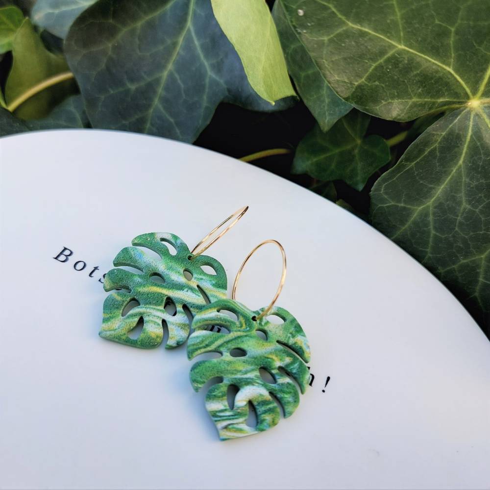 Creolen mit Monstera-Anhngern