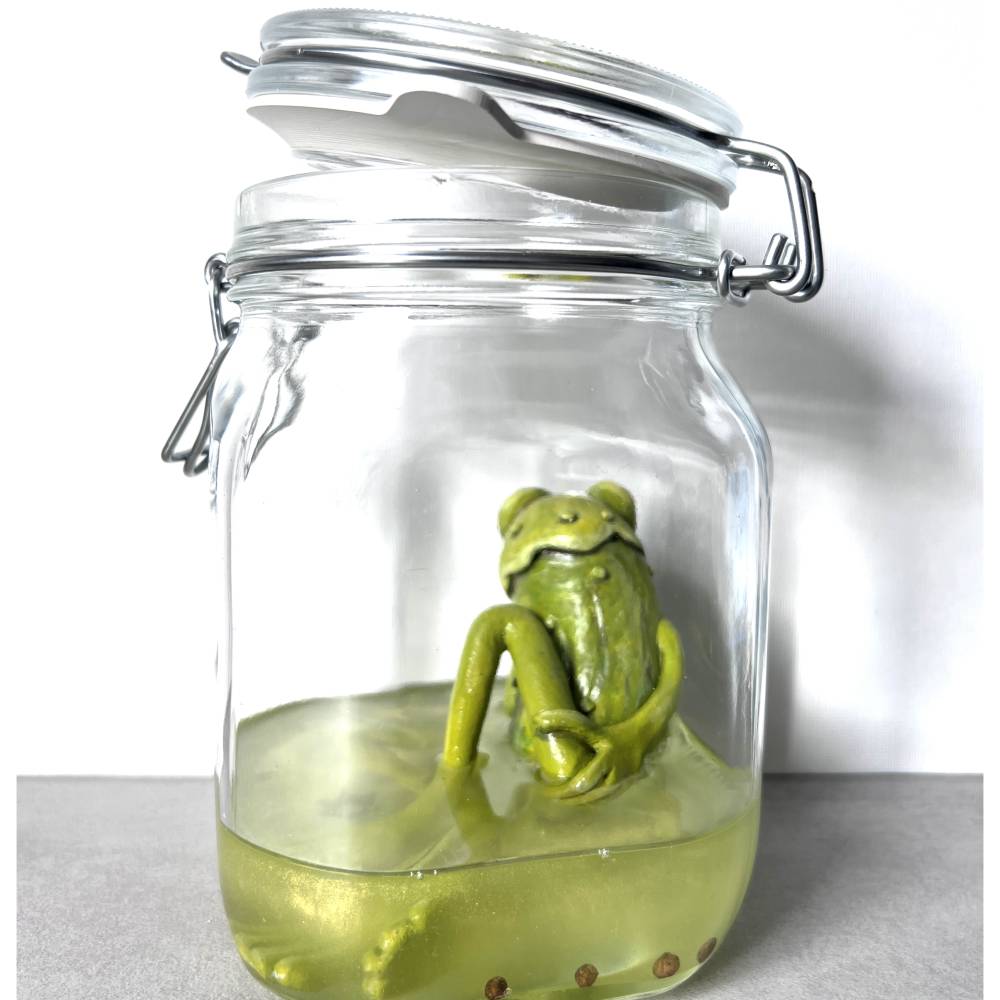 Der Spreewaldfrosch, Pickles, saure Gurken, Frosch Skulptur, Frosch im Glas, Froschkönig, Froschplastik, modellierter Fr Bild 3