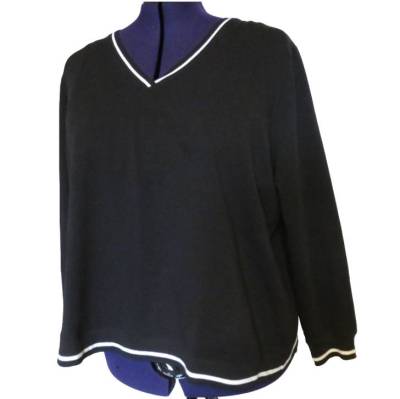 Maritim anmutender schwarzer Pullover mit V -Ausschnitt