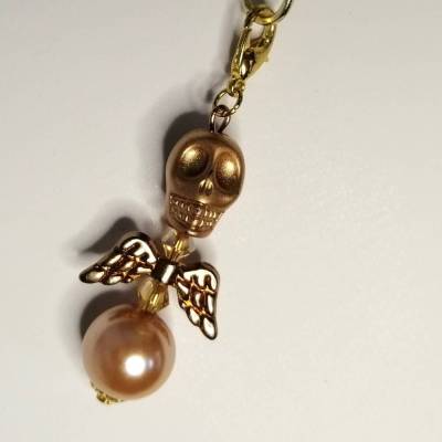 Außergewöhnlicher Schutzengel mit Totenkopf-Perle als Anhänger für deinen Schlüssel, deine Tasche oder deine Halskette