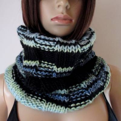 Schlauchschal, gestrickt aus weicher Wolle mit tollem Farbverlauf, Rundschal, Loop, Schal