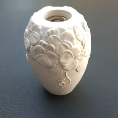 Kleine Blumenvase aus weißem Steinguss 