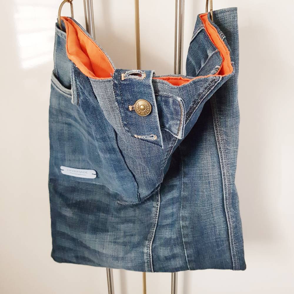 Upcycling Jeanstasche Unikat mit Innenfutter & Tragegriffen – Handgemacht aus Franken Bild 4