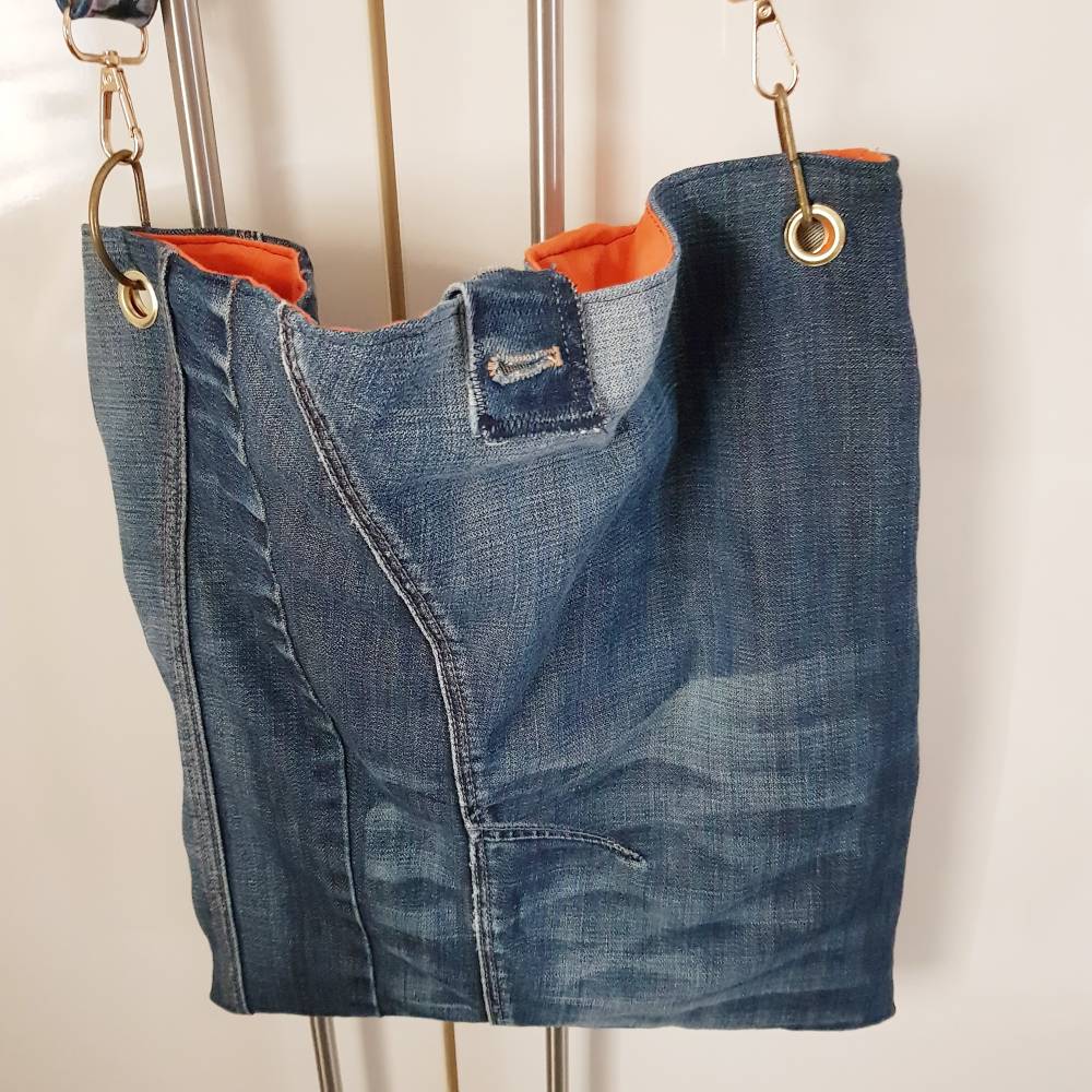 Upcycling Jeanstasche Unikat mit Innenfutter & Tragegriffen – Handgemacht aus Franken Bild 6