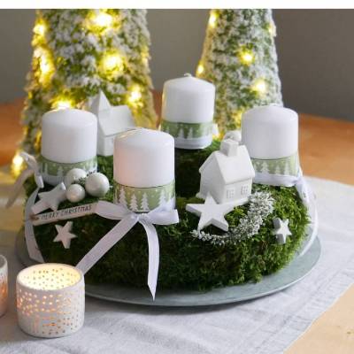 Adventskranz Moos mit Haus
