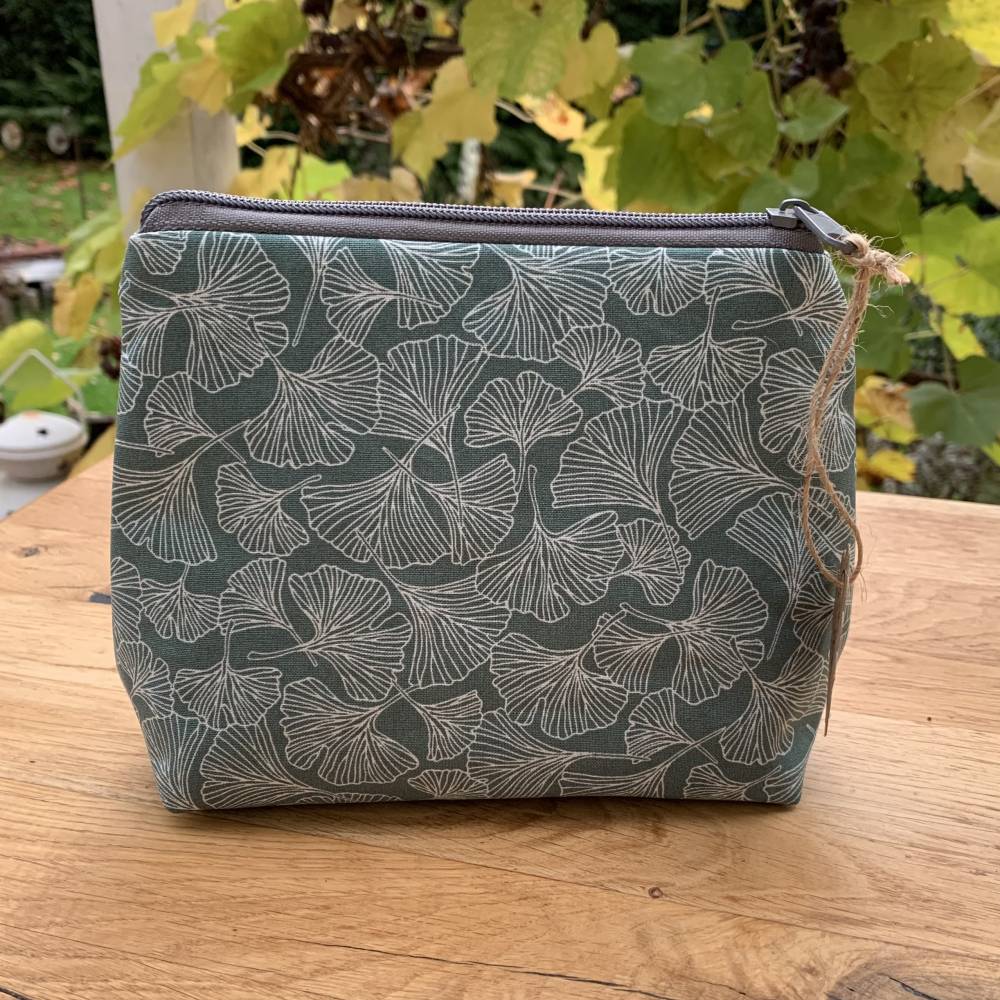 Kellnerin mit  Schminktasche // Kosmetiktasche // Geschenk // Schminktäschchen // Ginkgo Bild 2