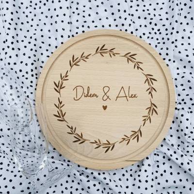 Schneidebrett mit Gravur | personalisiertes Brotbrett | Holzbrett mit Namensgravur | Geschenk zur Hochzeit