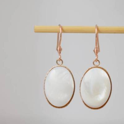 Rosegold Ohrhänger mit Süßwasserperlen, lange Ohrringe Perlen, Shell, Oval Anhänger, Trauzeugin, Frauen Süßwasserperlen