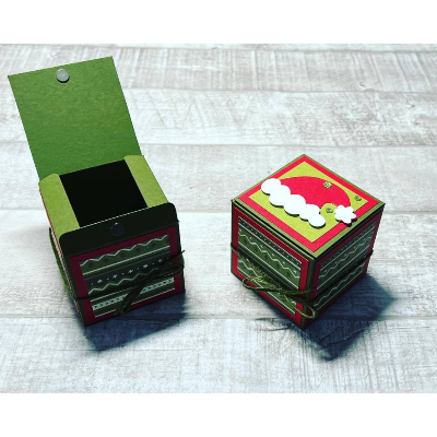 Geschenkverpackung zu Nikolaus oder Weihnachten, Würfelbox mit Nikolausmütze, Box, Geschenkidee, Mitbringsel, Goodie