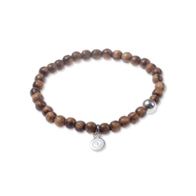 Handgefertigtes Slip-On Armband aus Walnussperlen, mit Silber.