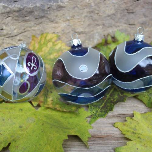 3 tlg. Set mehrfarbige Christbaumkugeln Handbemalt geometrisches Dekor Christbaumschmuck Glas Vintage 90er Jahre