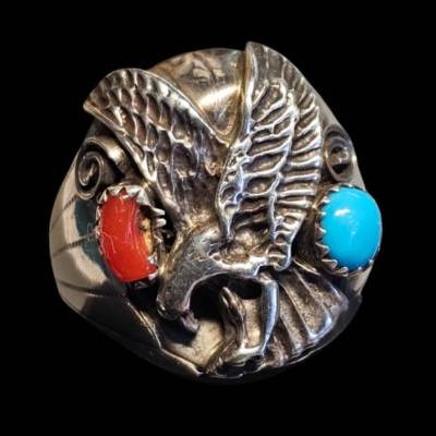 Navajo -Ring, Sterling Silber mit Adler, Türkis und Koralle