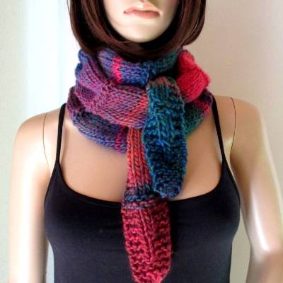 Kleines Schaltuch, Halstuch aus weicher Wolle und in tollen Farben, Dreieckstuch, gestrickt