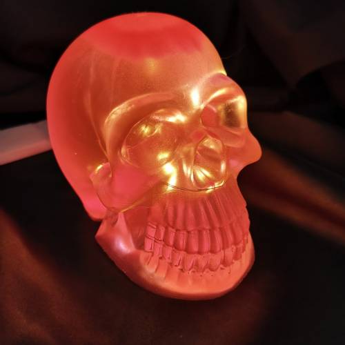 großer 3D Totenkopf Totenschädel Schädel in pink aus Resin Epoxidharz mit LED Beleuchtung | B-Ware