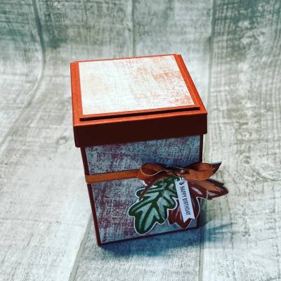 Geschenkverpackung zum Geburtstag, „Happy Birthday“, Box mit Deckel, Geschenkbox, Verpackung, Blätter, Herbst
