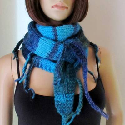 Kleines Schaltuch, Halstuch aus weicher Wolle und in tollen Farben, Dreieckstuch, gestrickt