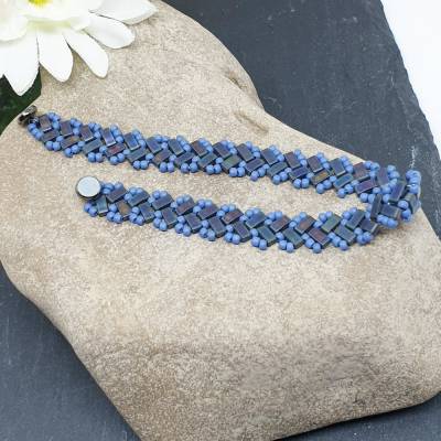 Armband handgefertigt in Blautönen für die Kunst der Leichtigkeit, mit Magnetverschluß