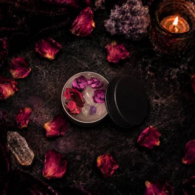 Fruchtbarkeits-Kerze zum Anzünden | 30 ml Paraffinbasis | Heilsteine Rosenquarz/Amethyst/Grüner Fluorit | Liebe-Öl, Vani