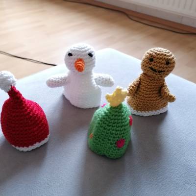 Weihnachtliche Eierwärmer gehäkelt Geschenk Weihnachten Schneemann Lebkuchenmann Tannenbaum